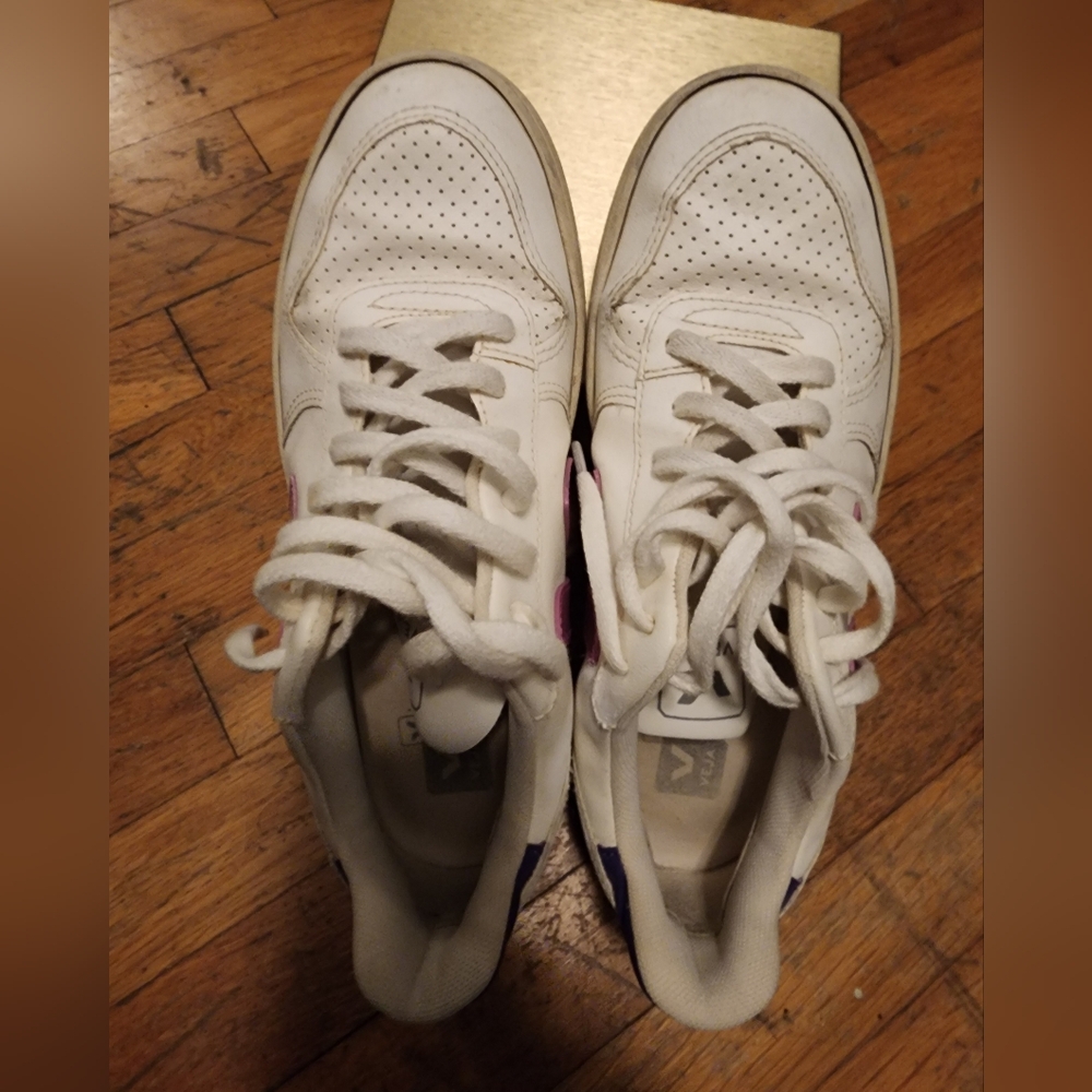 sneakers - Picture 7 of 8